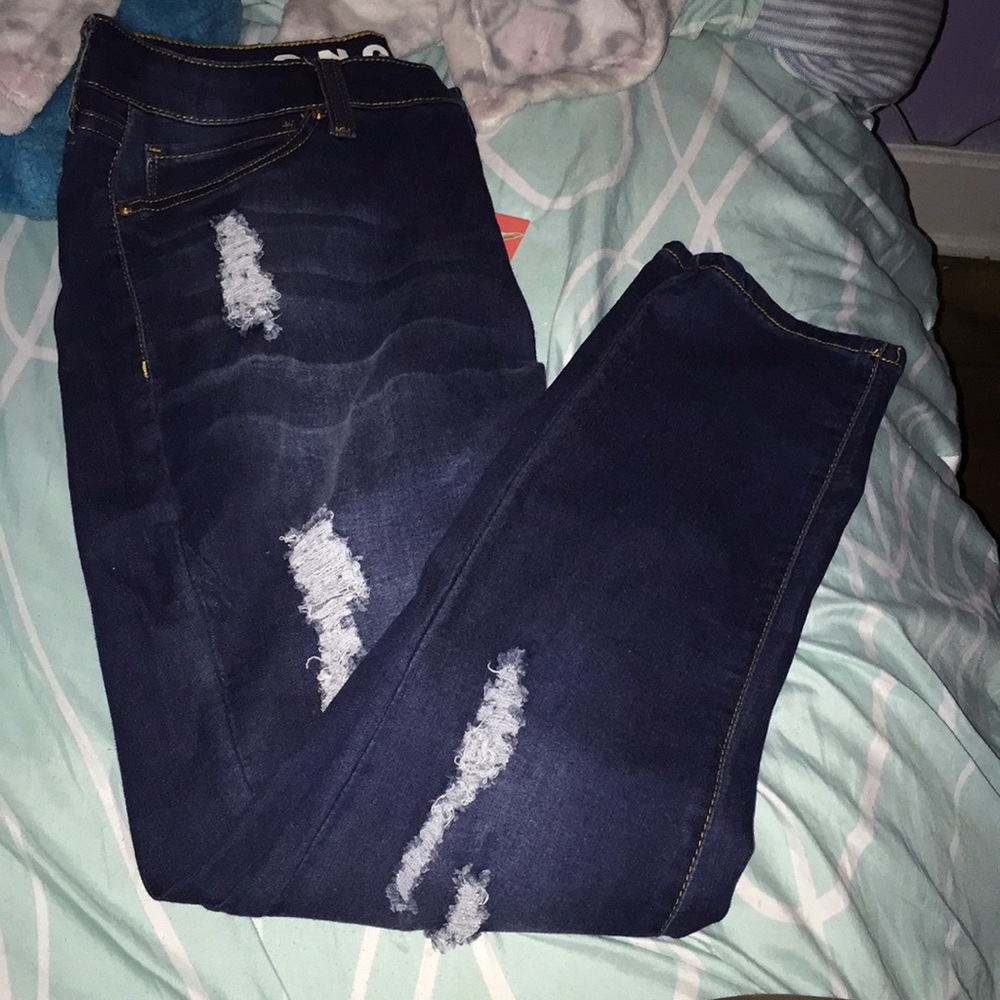 Distressed skinny jeans